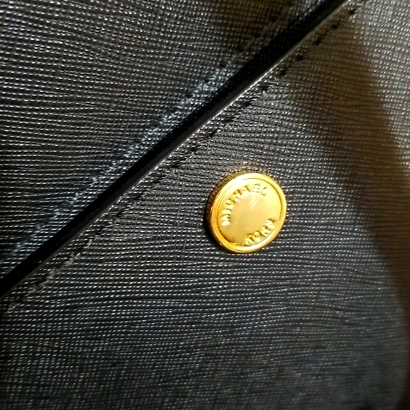 Michael Kors jet set large tote in black w/gold accents - Picture 11 of 14